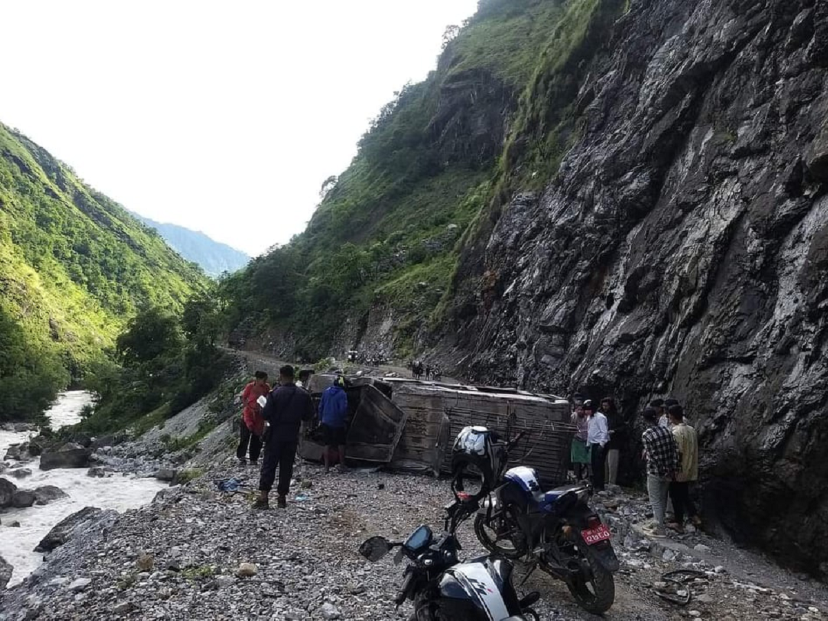 जाजरकोटमा फोर्स गाडी दुर्घटना हुँदा दुई जनाको मृत्यु, ६ घाइते