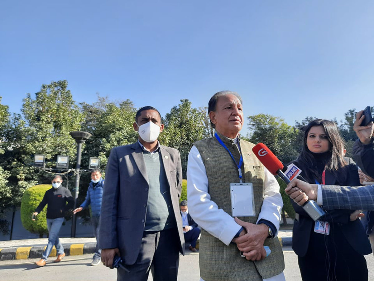 पार्टीलाई एकताबद्ध बनाउन 'ब्याक' भएको हुँ : डा. खड्का