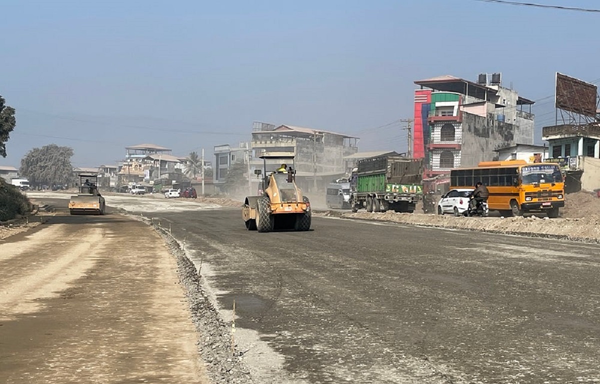 ठेकेदारलाई कारबाही गर्ने चेतावनीपछि नारायणघाट-बुटवल सडकको काम सुचारु