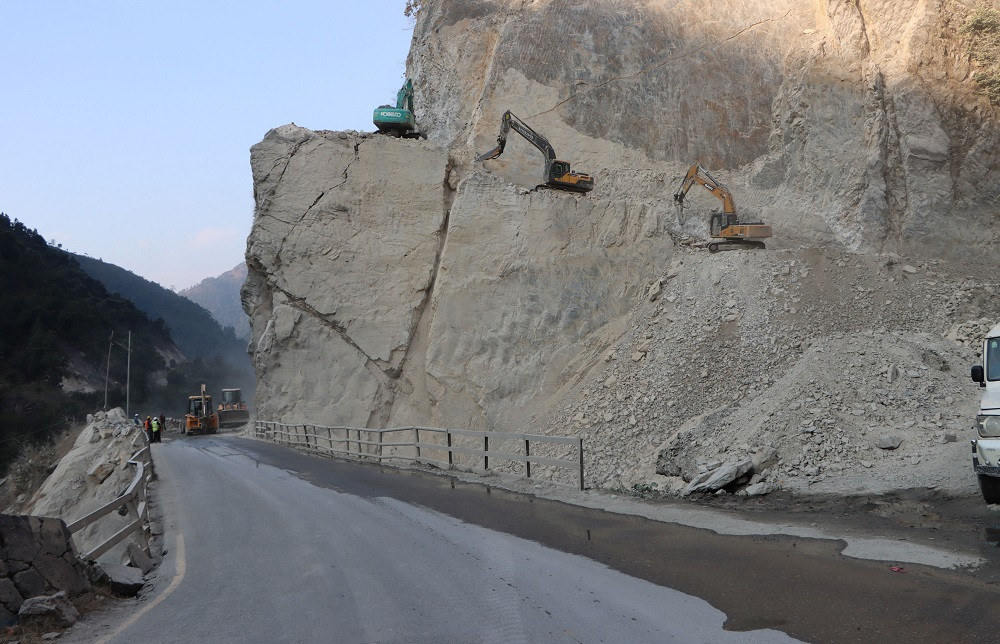 नारायणगढ-मुग्लिन सडक तीन साताका लागि दिउँसो बन्द हुने