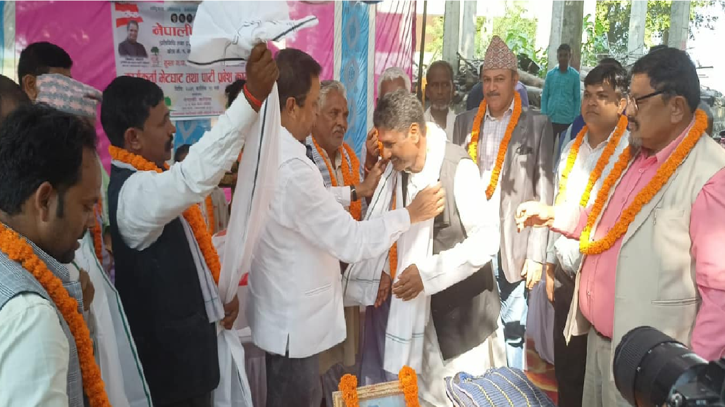 विनोद चौधरीले कांग्रेसमा ल्याए प्रतिस्पर्धी हृदयेश त्रिपाठीका स्वकीय सचिव