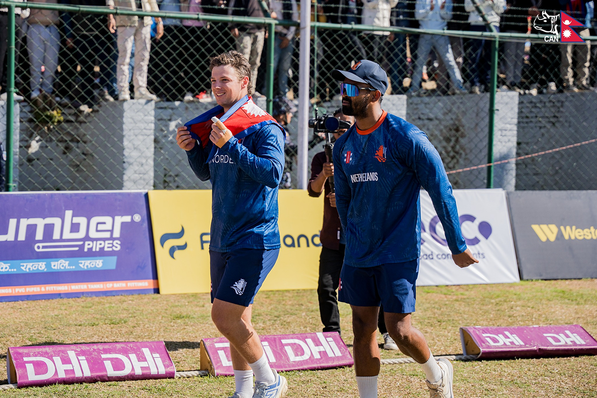 डच खेलाडीले नेपालको राष्ट्रिय झण्डा ओढेपछि...