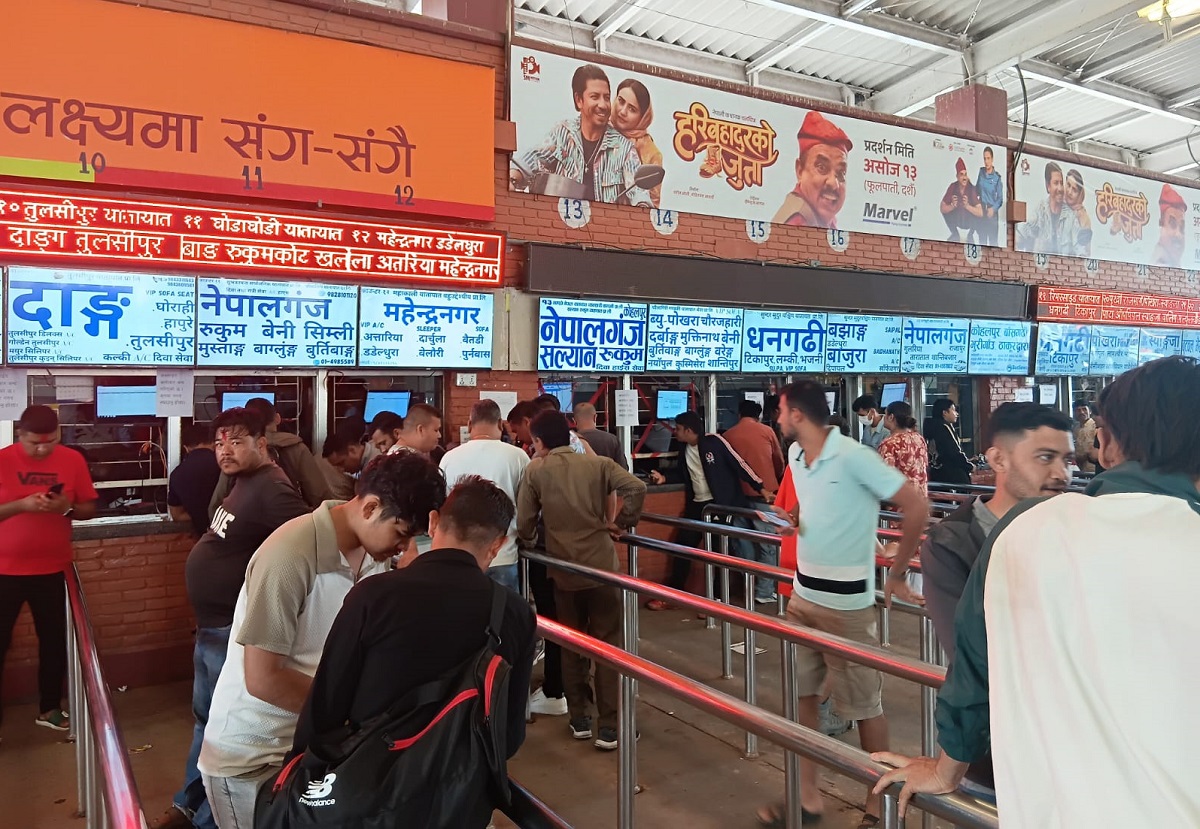 दसैं-तिहार नजिकिंदै गर्दा नयाँ बसपार्कमा यात्रुको घुइँचो बढ्दै