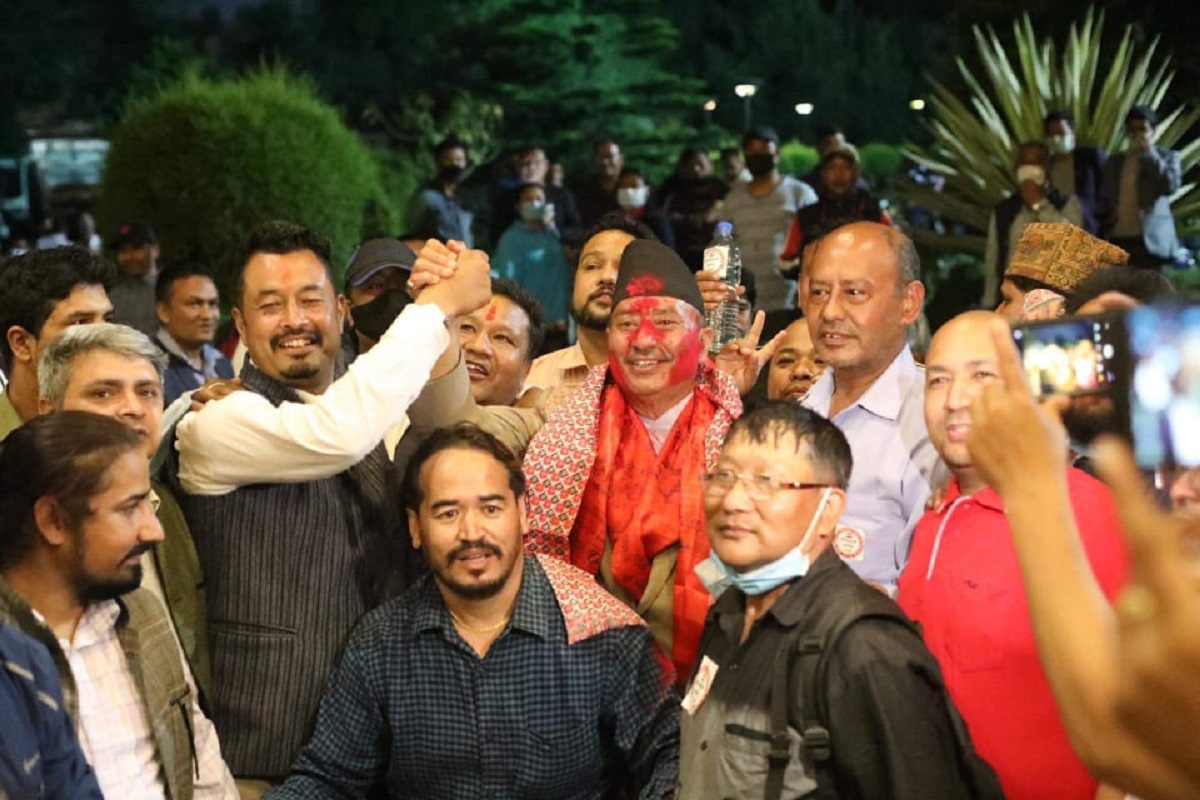 काठमाडौंमा देउवा पक्षका उम्मेदवारलाई पराजित गर्दै निलकाजी विजयी