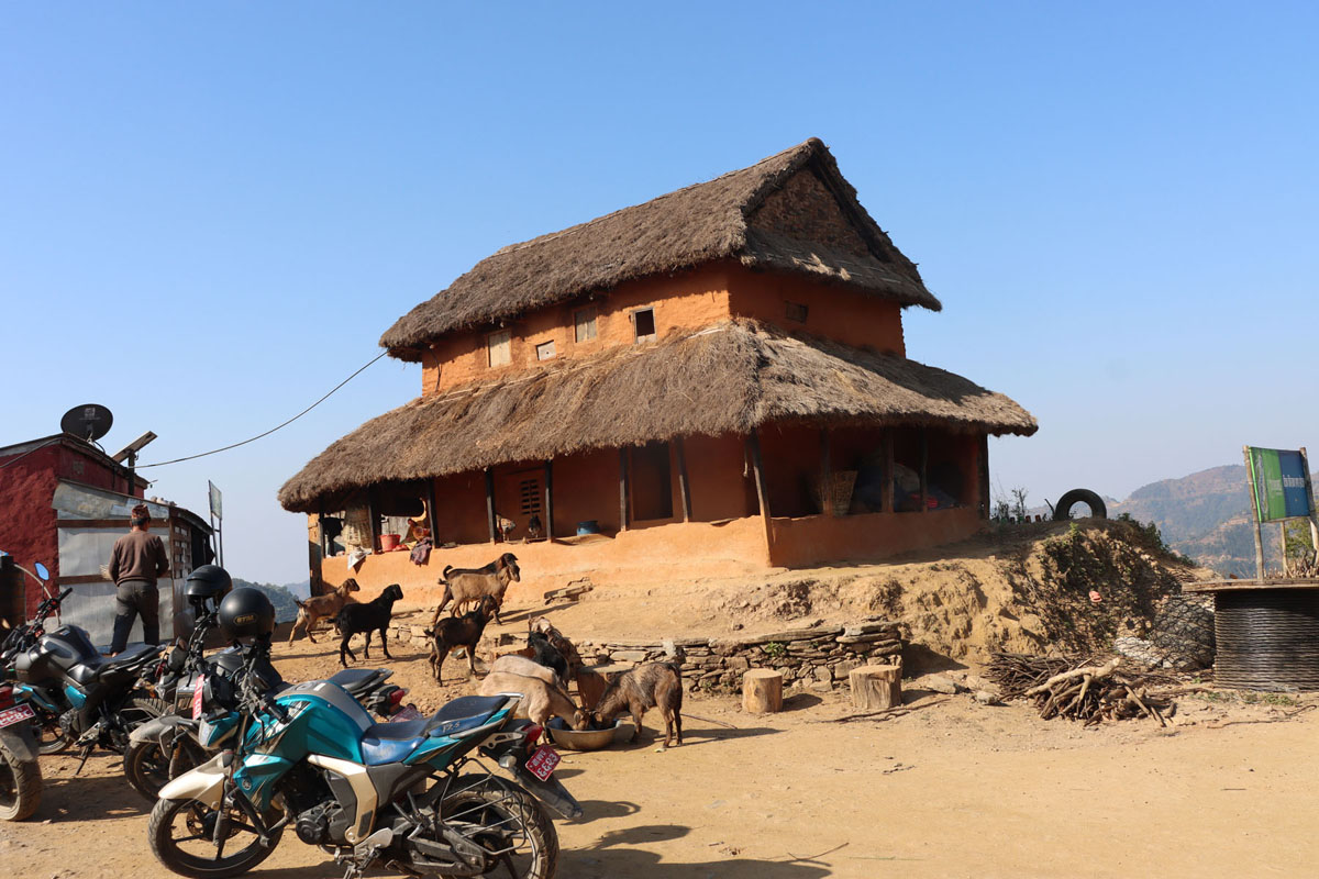 सय वर्ष पुरानो घरमा होमस्टे