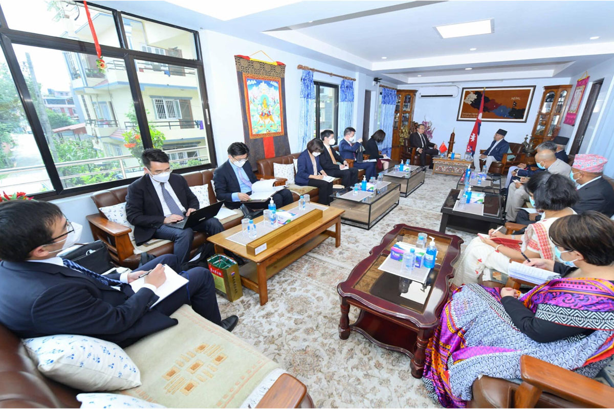 जम्बो टोलीसहित बालकोटमा ओलीसँग चिनियाँ प्रतिनिधिमण्डलको भेटवार्ता