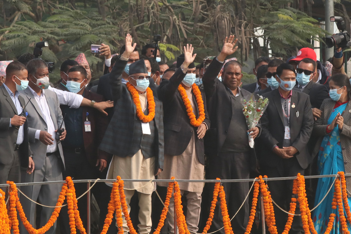 प्रधानमन्त्री नभए पनि सरकार मैले नै चलाइरहेको छु : ओली