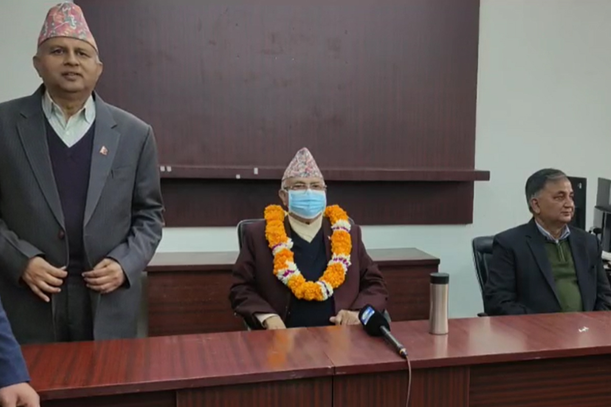 एमाले अध्यक्ष ओलीले गरे पदबहाली