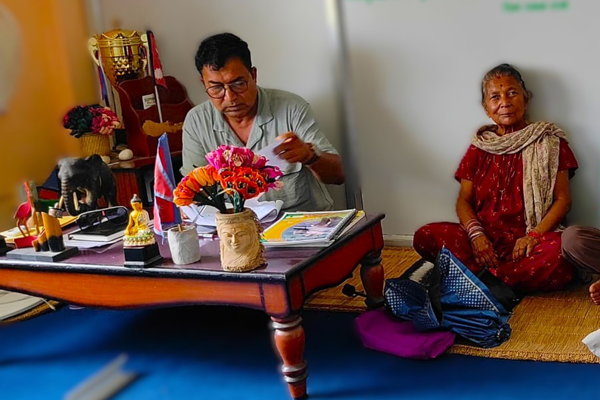 गुन्द्री र पिरामा बसेर जनताको सेवामा तल्लीन 'अर्गानिक वडाध्यक्ष'