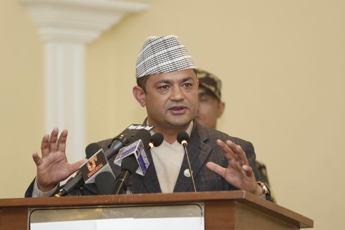 स्वास्थ्यकर्मीलाई गाउँको दुरदराजसम्म पुर्‍याउन नसक्नु दुःखद- स्वास्थ्यमन्त्री गिरी