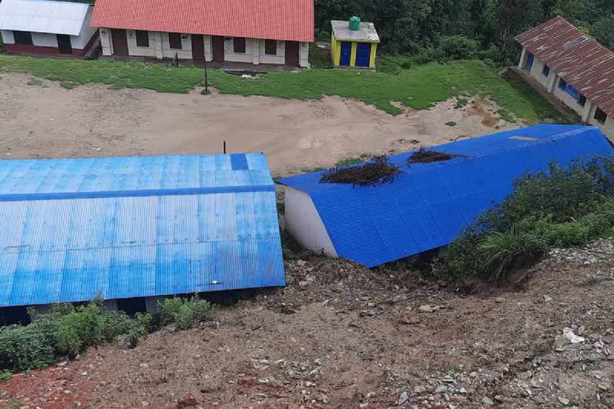 पहिरोले विद्यालय भवन भत्किँदा पठनपाठन प्रभावित