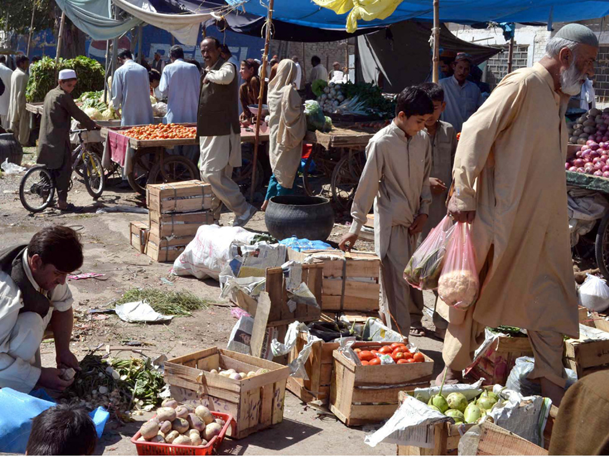 पाकिस्तानमा महँगीको पराकाष्ठा, कम खान नागरिकलाई मन्त्रीको आग्रह