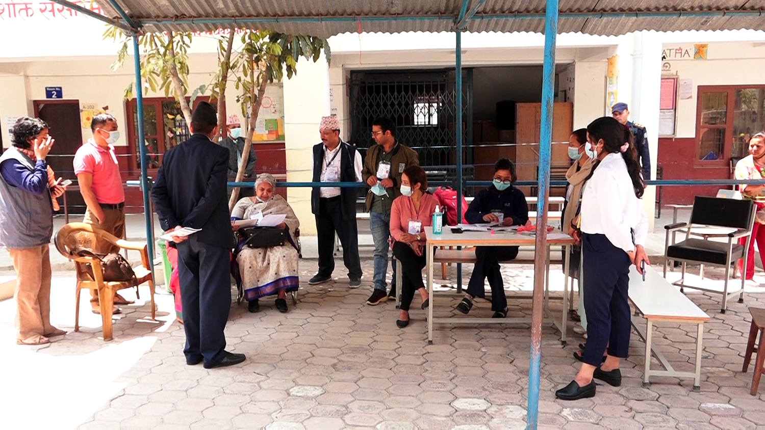 विशेष पर्यवेक्षक कार्कीको टोलीद्वारा मतदान केन्द्र निरीक्षण