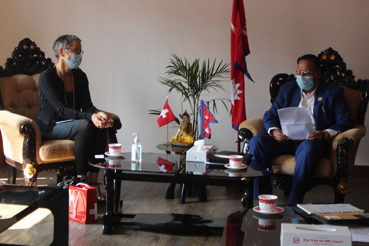 शिक्षामन्त्री र स्वीस राजदूतबीच शैक्षिक परियोजनामा लगानी गर्ने विषयमा छलफल