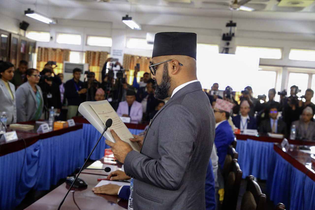 १२ वटा समिति सभापतिहरुले लिए पद तथा गोपनियताको सपथ