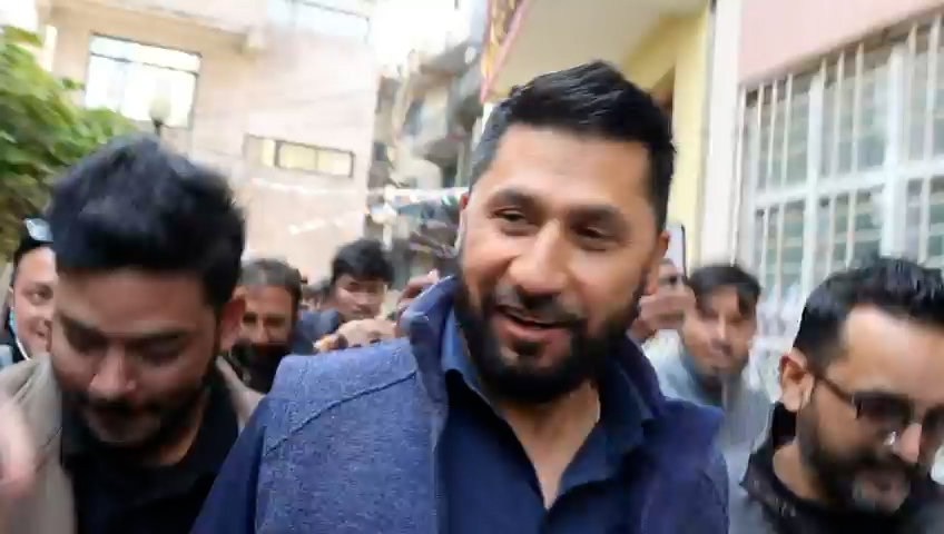 रवि लामिछानेलाई प्रश्न : लौरो टेक्ने कि घण्टी बजाउने ?