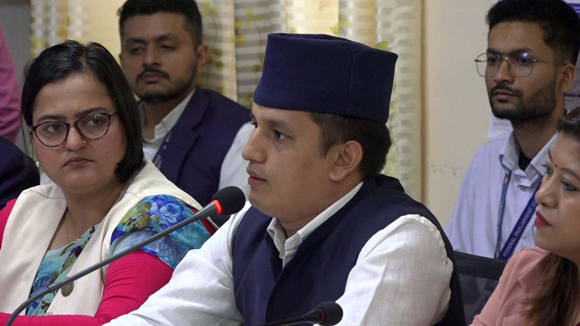 ग्यास अभाव भएपछि रास्वपा सांसदले भने-'सक्नुहुन्न भने राजीनामा दिने' [भिडियो]