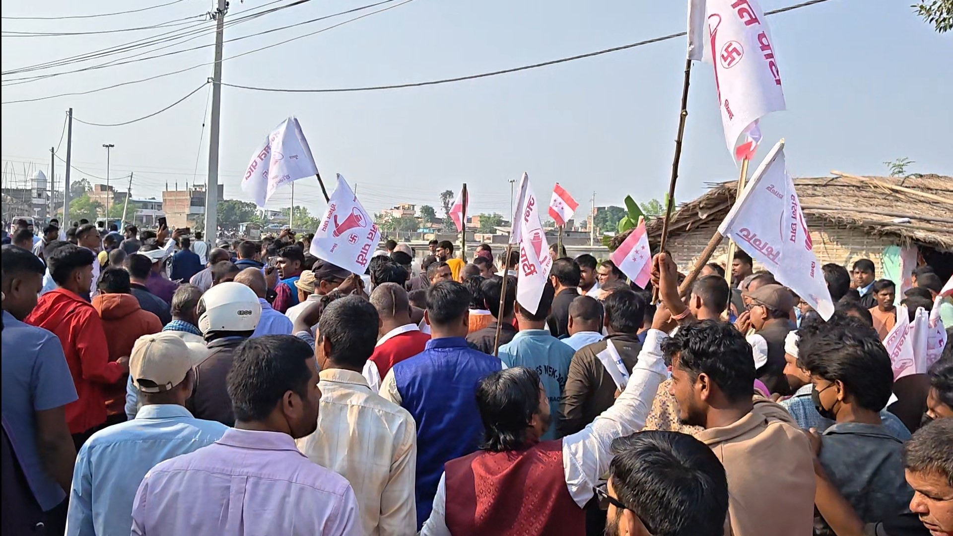 मधेस प्रदेश सभा अगाडि ७ राजनितिक दलको विरोध प्रदर्शन, सभामुखको राजीनामा माग