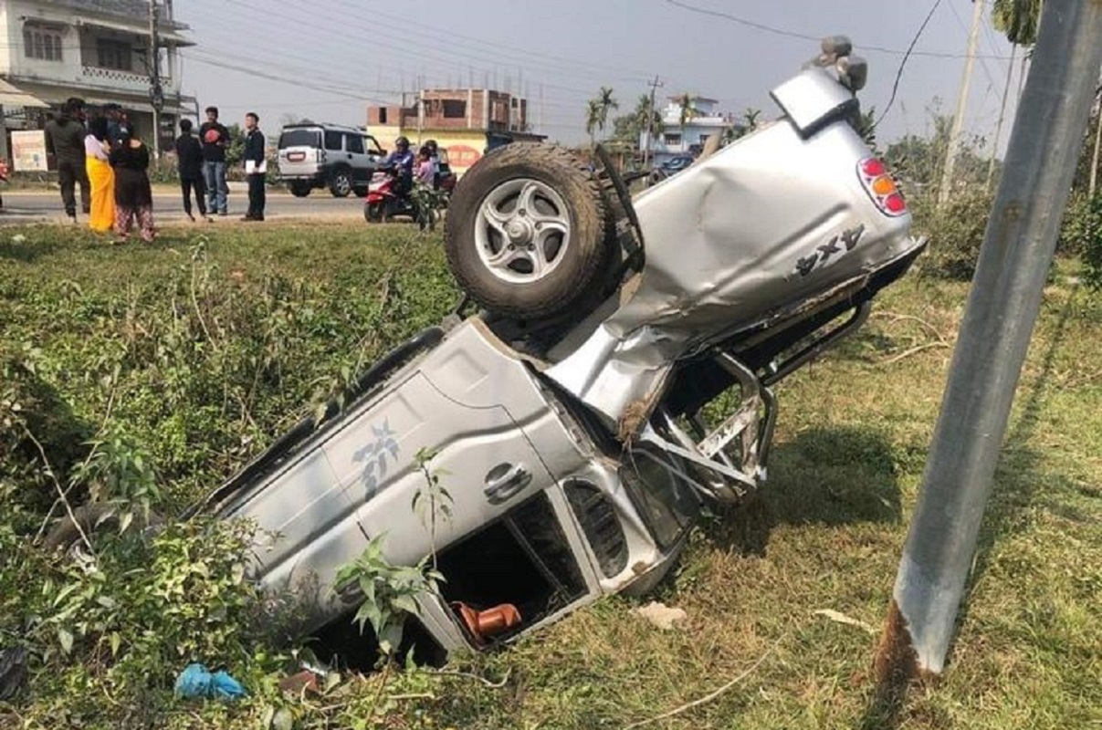 १९७४ एडी ब्यान्डका सदस्य सवार गाडी झापामा दुर्घटना