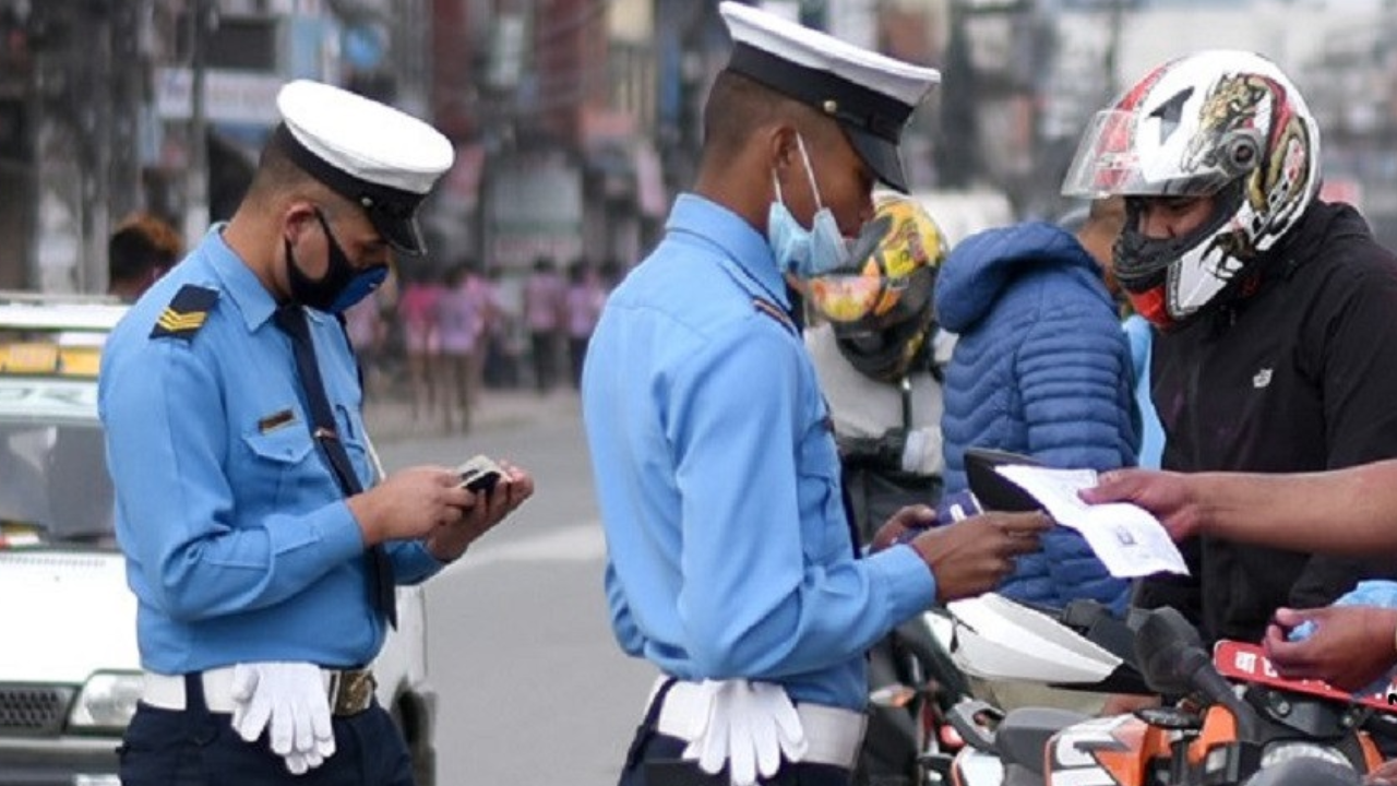 २४ घण्टामा ट्राफिक प्रहरीले गर्यो ७६९ जनालाई कारबाही