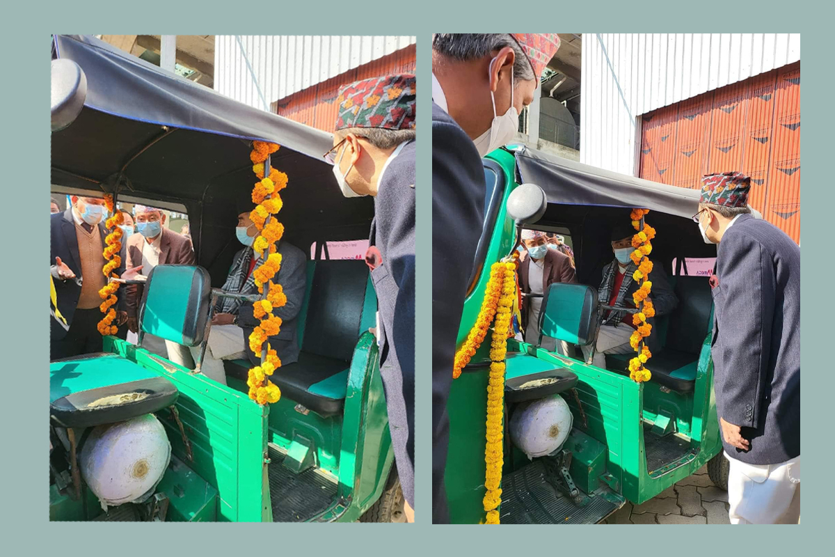 धरान पुगेर अटो चढे प्रधानमन्त्री देउवा