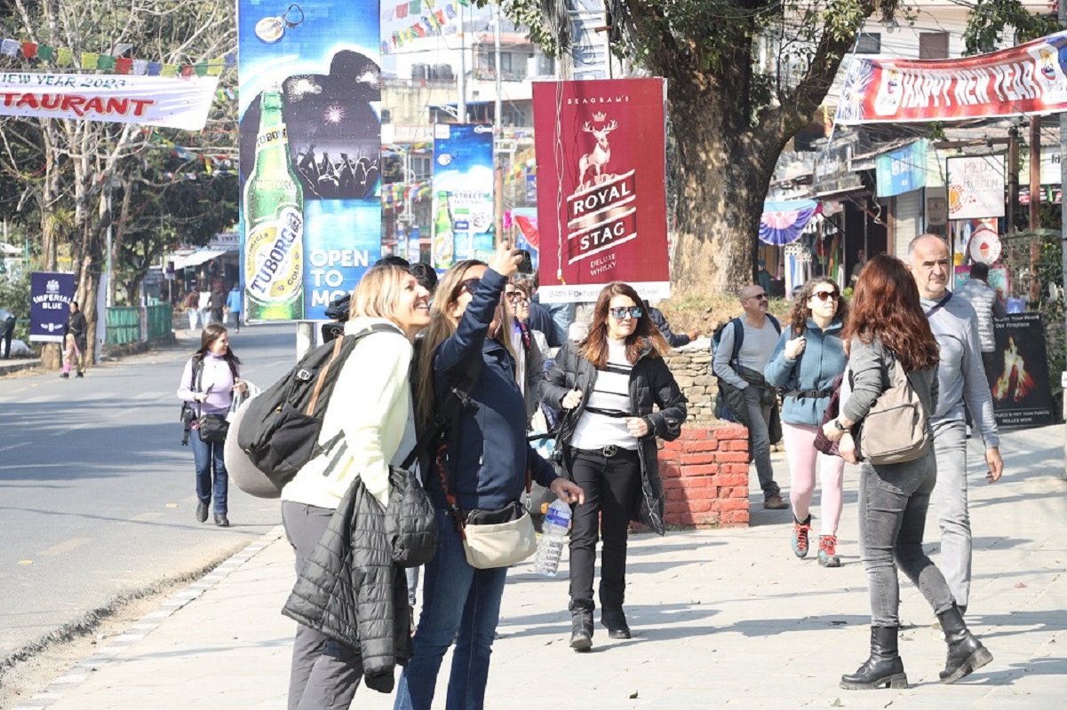 पोखरामा सडक महोत्सव : 'सडकमै खाऔँ, सडकमै नाचौँ र सडकमै रमाऔँ'