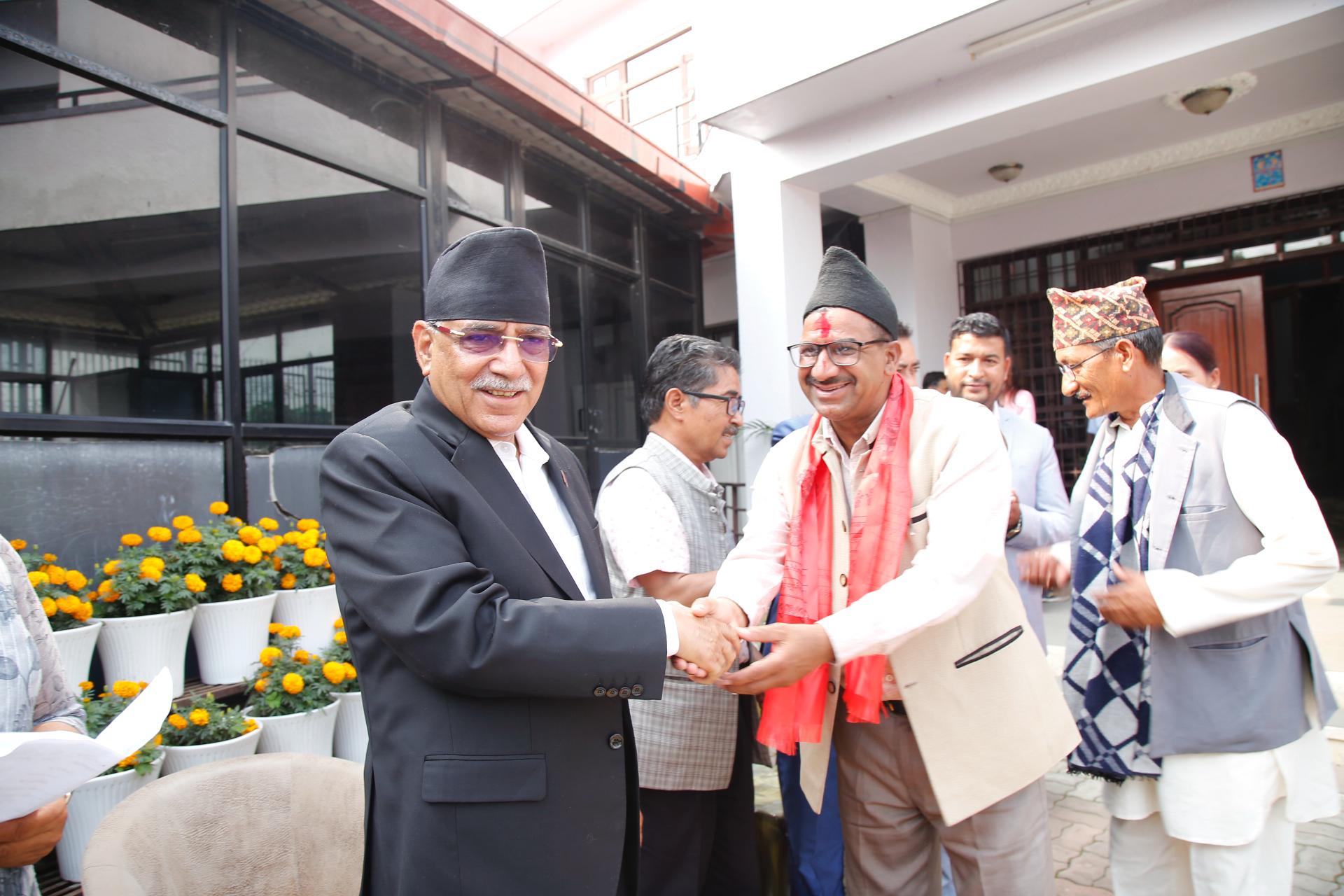 माधव र विप्लवसँग पार्टी एकताबारे छलफल भइरहेको छ: प्रचण्ड