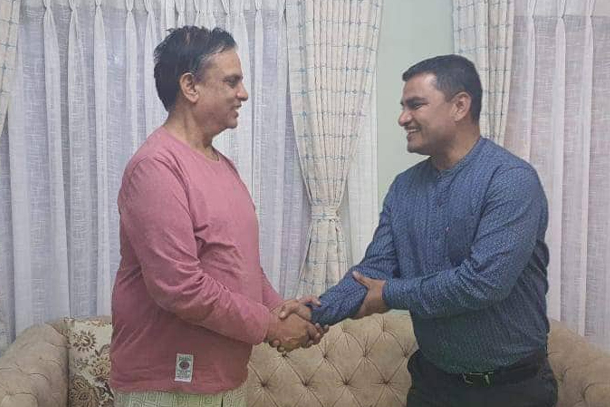 भोट माग्दै हरिवंश निवास पुगे प्रदीप पौडेल