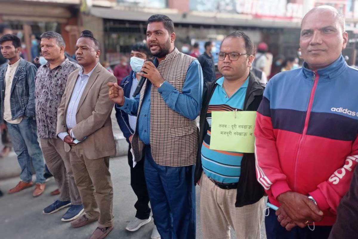पारिश्रमिक नपाएको भन्दै पत्रकार आन्दोलित