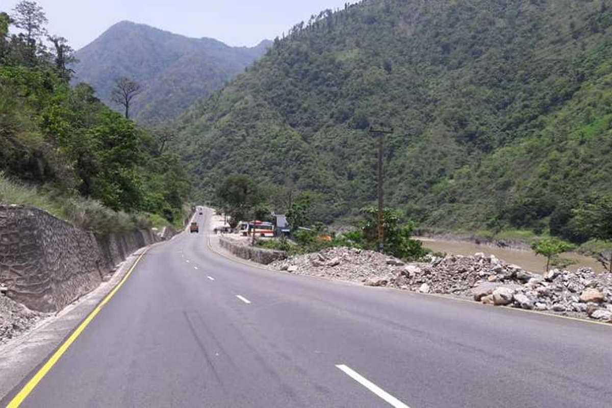 पृथ्वीराजमार्गको दुवैतर्फ पैदलमार्ग निर्माण