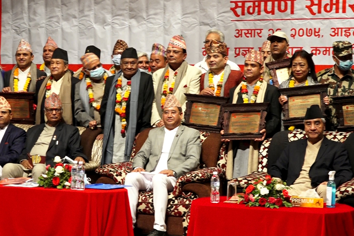 ४३ स्रष्टा सम्मानित, प्रधानमन्त्री भन्छन्- यो राष्ट्रको दायित्व हो