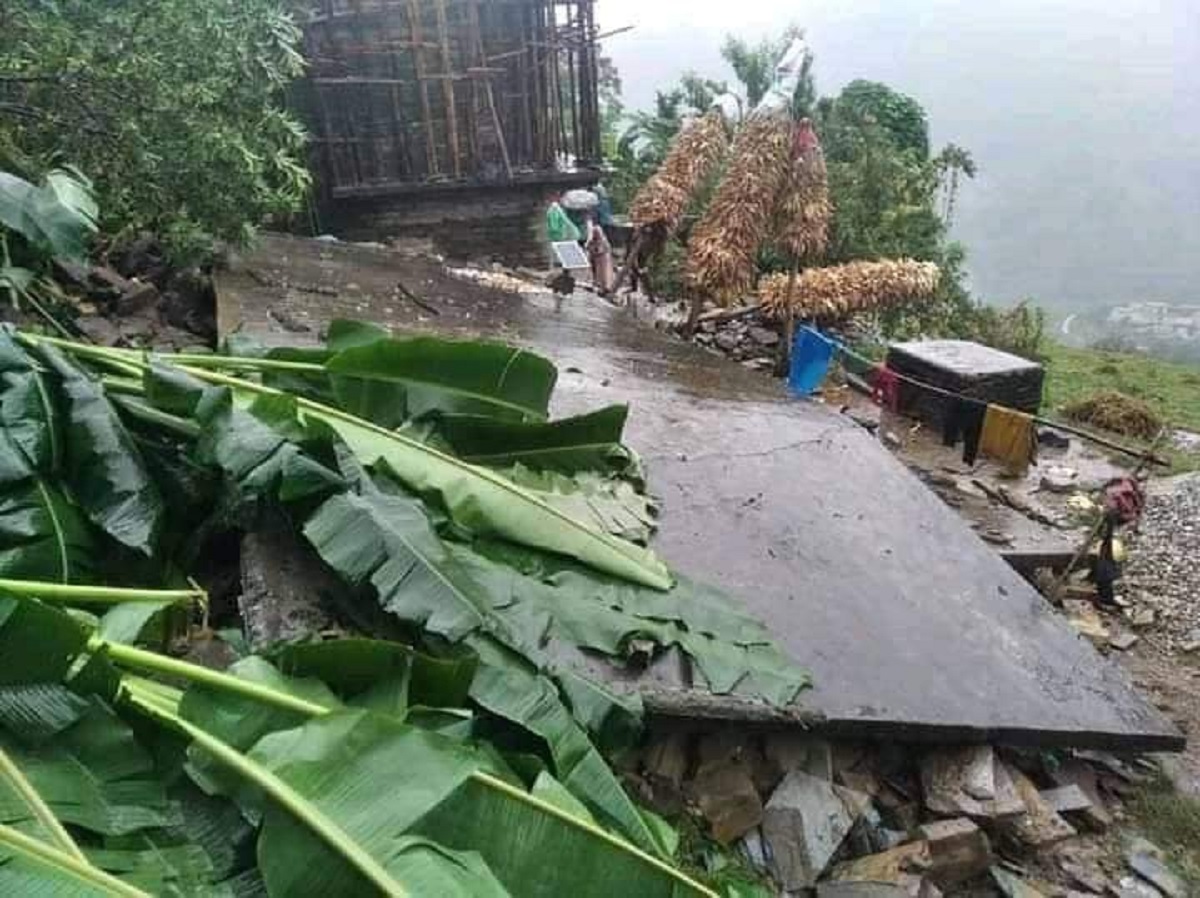बाढी पीडितका दुःख : लाखौं गुमाएर पाँच हजार राहत