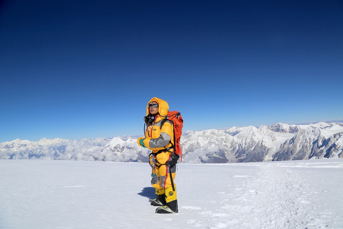 हिमाल आरोहणमा सफलता चुमेकी फोटो पत्रकार