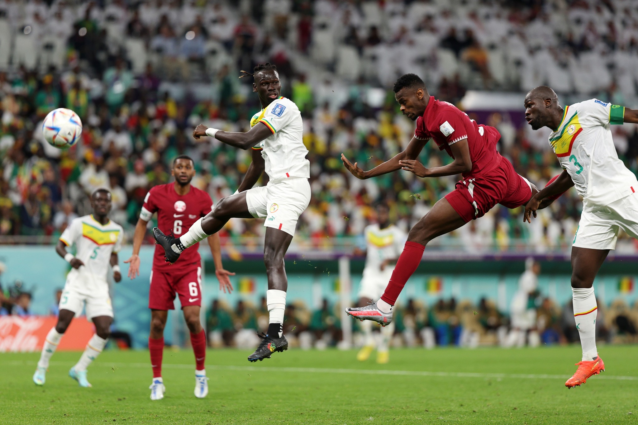 विश्वकपमा अफ्रिकी च्याम्पियनको पहिलो जित, आयोजकको लगातार दोस्रो हार