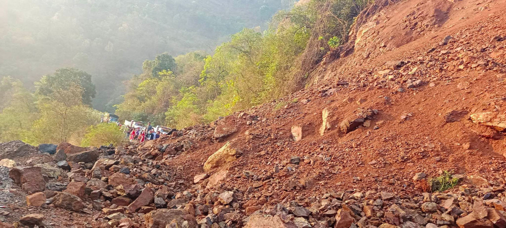 कान्ति लोकपथ पहिरोले अवरुद्ध