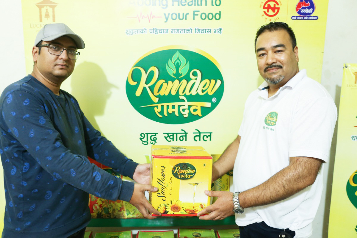 रामदेव तेलद्वारा कुशे औँसी योजनाका विजेतालाई पुरस्कार वितरण