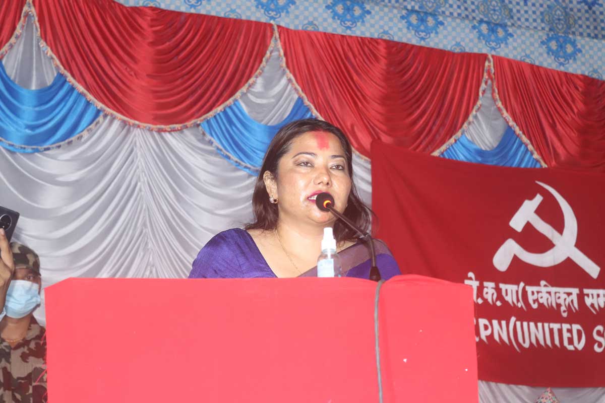 एउटै मञ्‍चमा मन्त्री श्रेष्ठसँग रामकुमारीको असहमति, तेर्स्याइन् प्रश्‍नैप्रश्‍न
