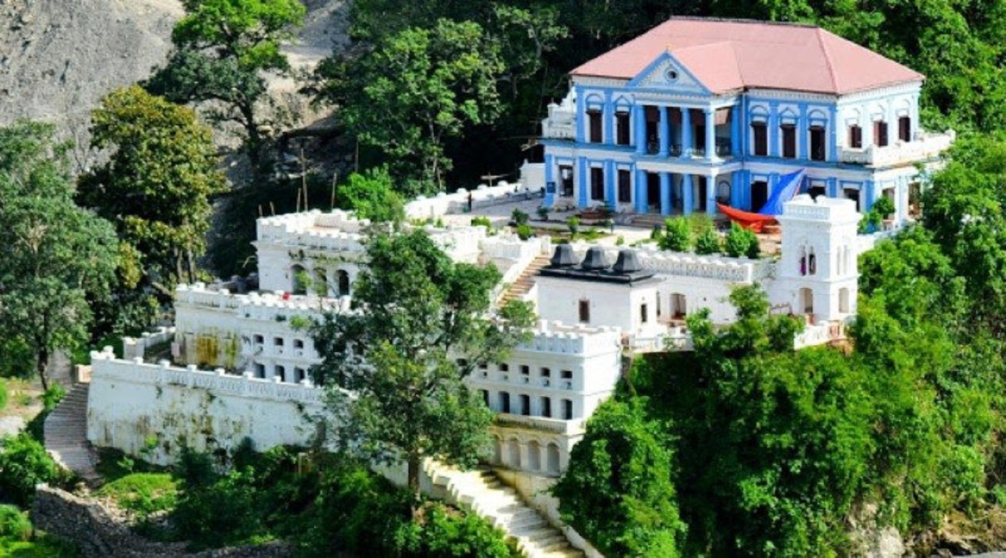 पाल्पाको रानीमहल परिसरमा महिलाबीच भलिबल प्रतियोगिता हुने