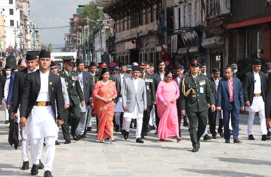 राष्ट्रपति पौडेल न्युरोडबाट हिँडेरै इन्द्रजात्रा हेर्न वसन्तपुर पुगे 