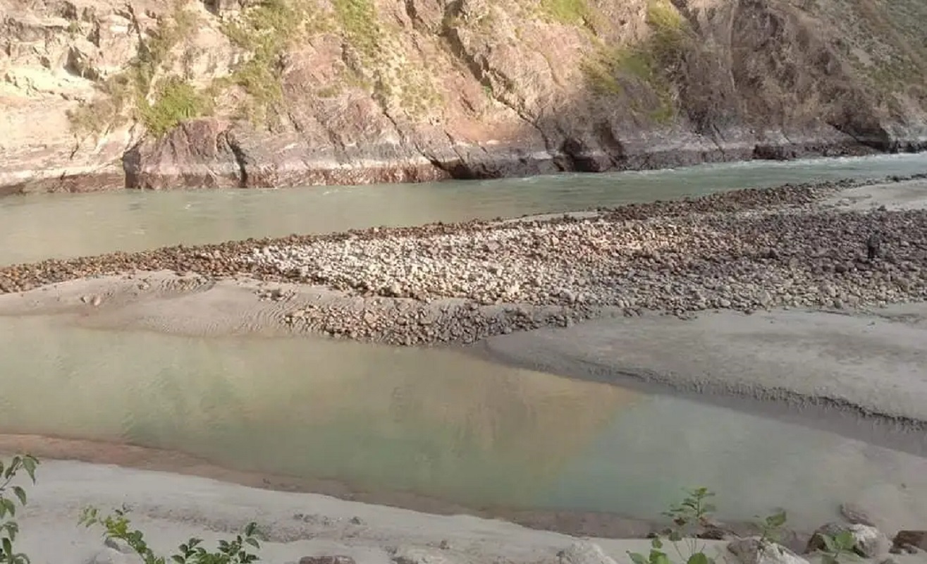 सुख्खा पहिरोले कर्णाली नदी थुनियो