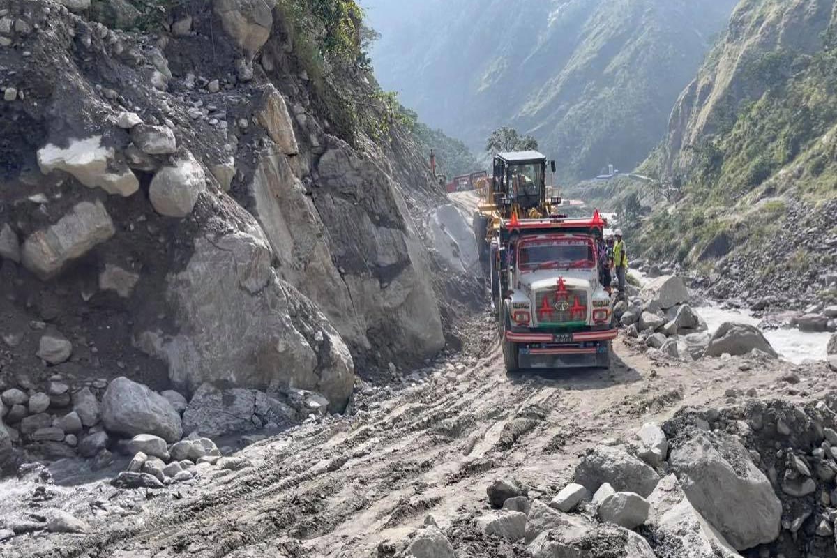 ३५ करोड बुझेर ठेकेदार गायब भएपछि मैलुङ-स्याफ्रु अन्तर्राष्ट्रिय राजमार्ग अलपत्र