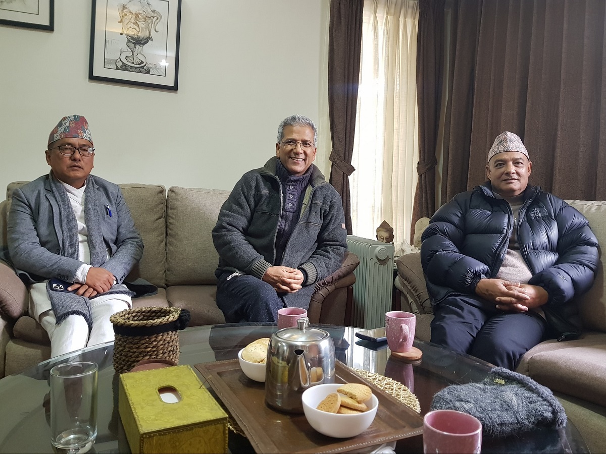 रवीन्द्र मिश्रले भेटे राप्रपा अध्यक्ष लिङ्देन
