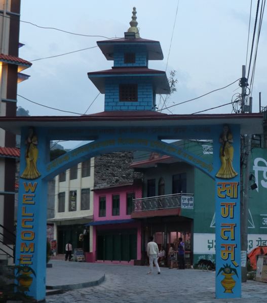 गलेश्वरको सडक स्तरोन्नतिः स्लेट ढुङ्गा बिछ्याइयो
