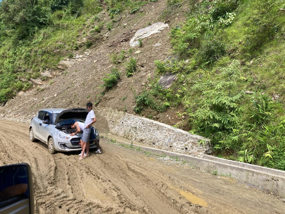 कालोपत्रे नहुँदा बिहुँ-घोडाबाधे सडकखण्डमा वर्षौंदेखि सास्ती