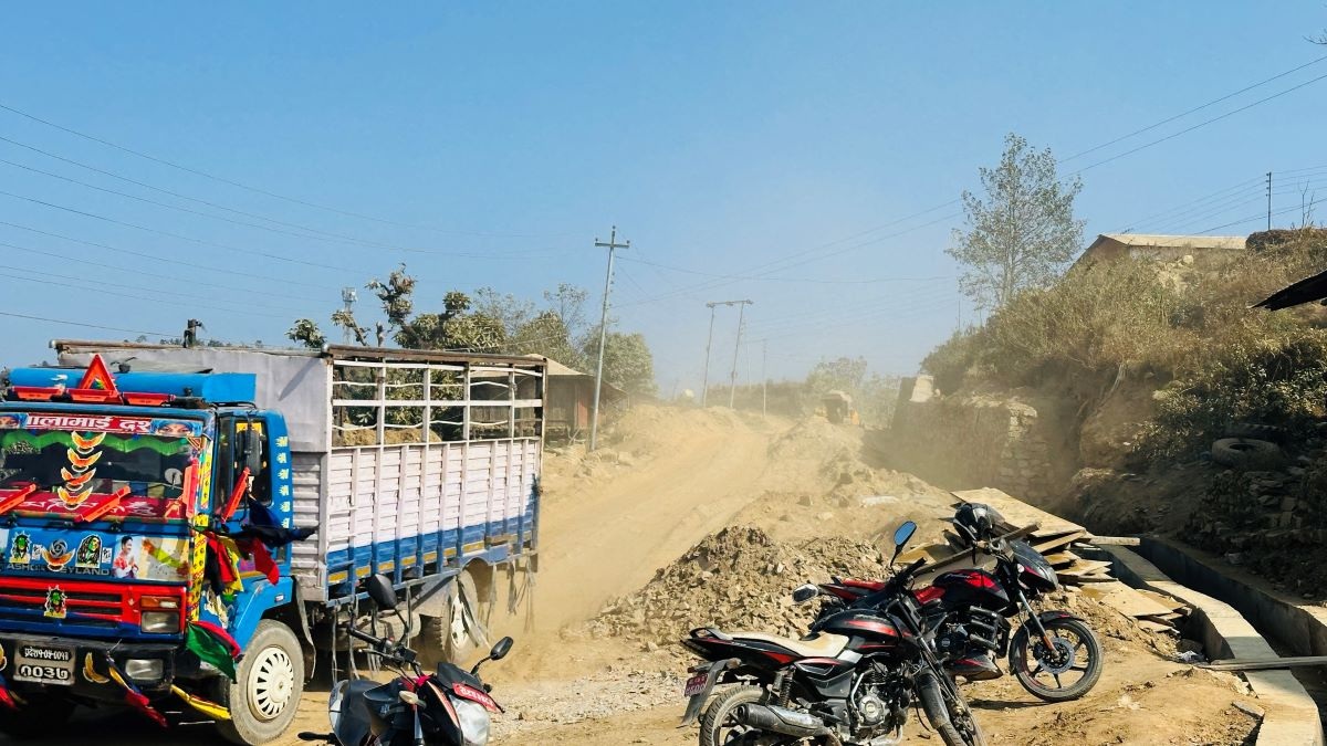 उदयपुर-२ मा फेरिरहन्छन् प्रतिनिधि, फेरिंदैन सडकको अवस्था