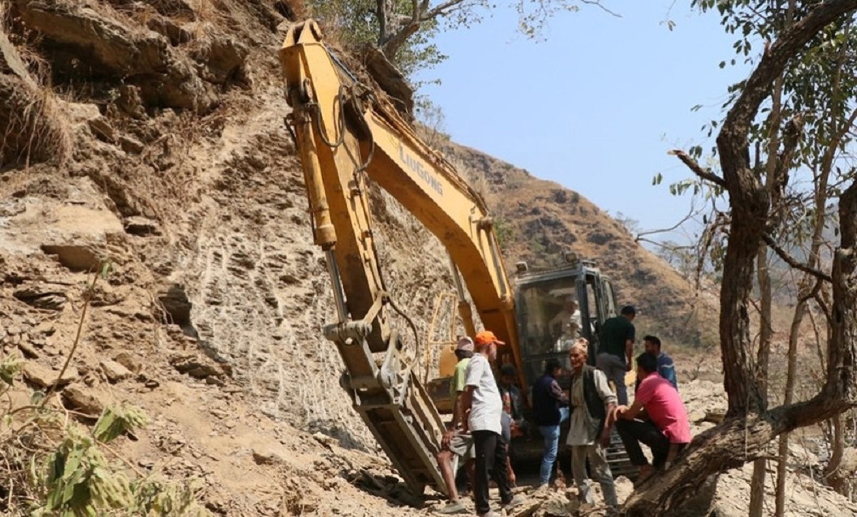 दिक्तेल-रेग्मीटार सडक निर्माण अन्तिम चरणमा