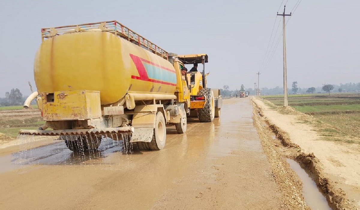 सिरहाका ग्रामीण बस्ती सडक सञ्जालमा जोडिँदै