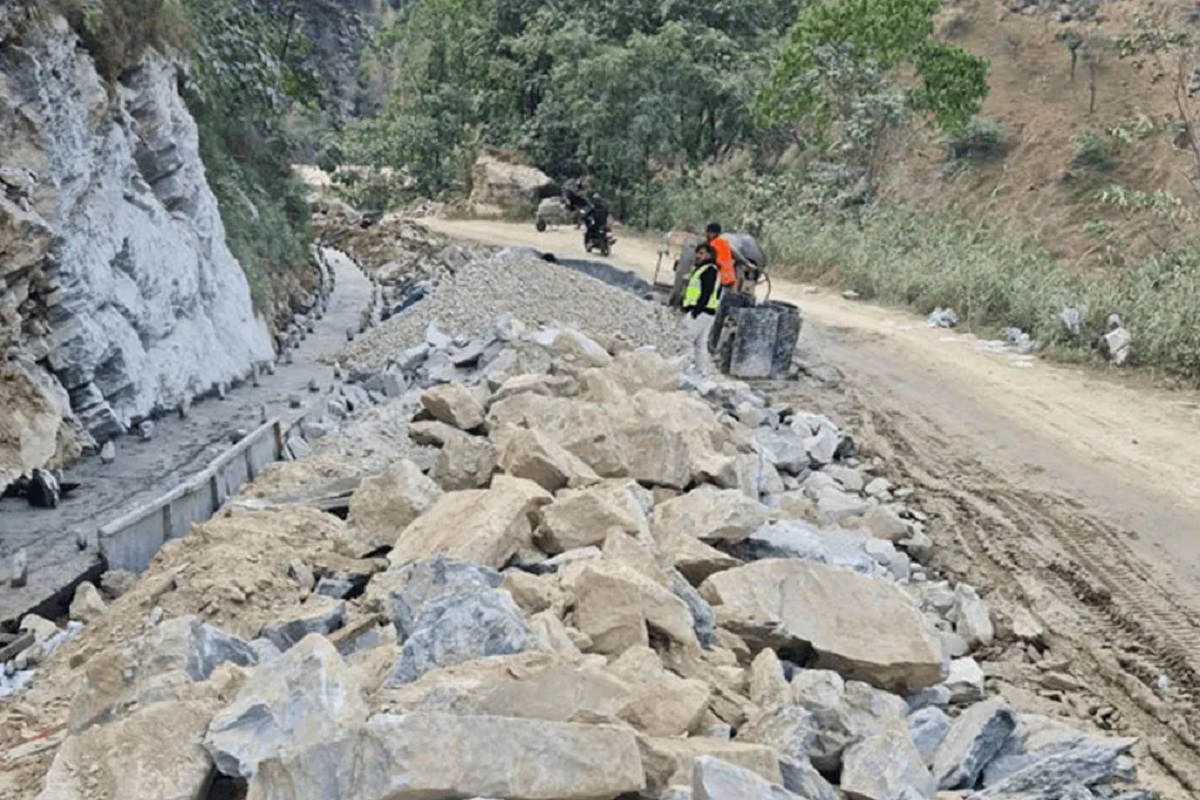 पर्यटकीय गाउँ चित्रे पुग्ने सडक स्तरोन्नतिको काम सुरु