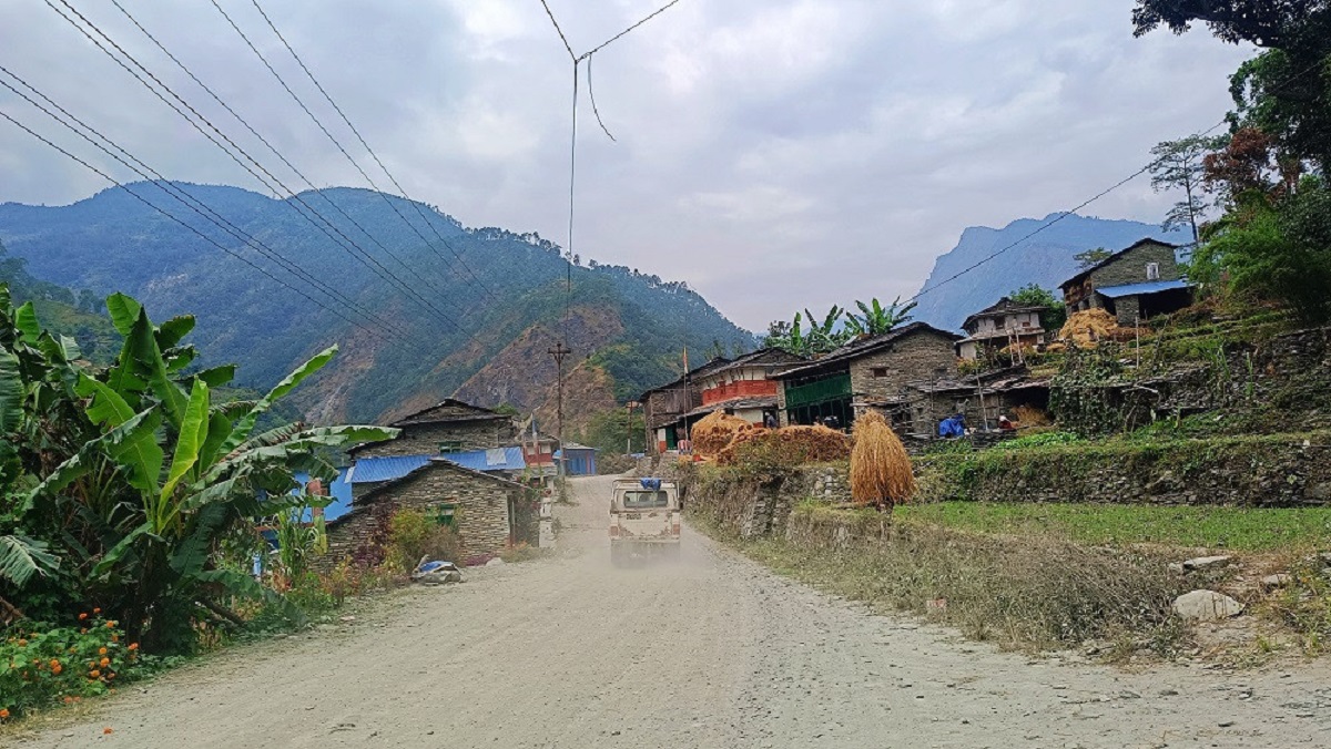 ठेक्का लागेको पाँच वर्षमा पनि भएन कालोपत्रे