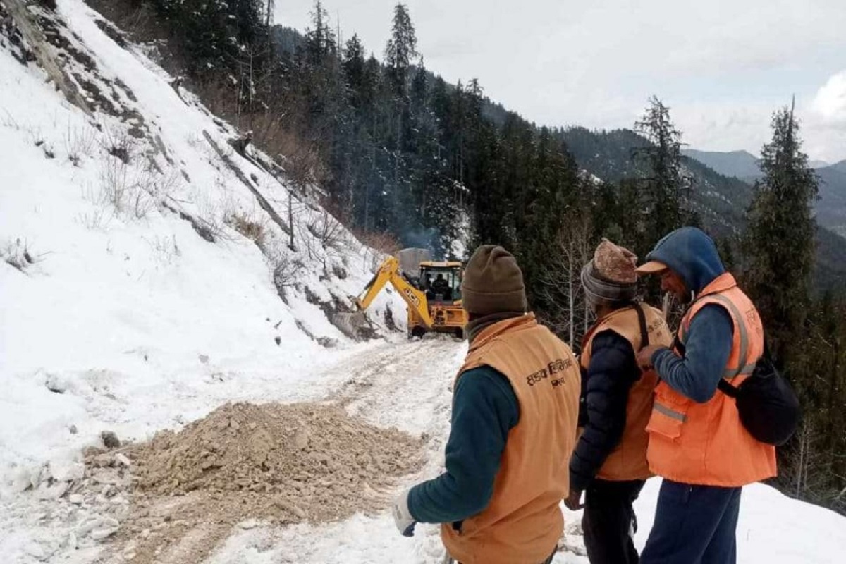 नाग्म-गमगढी सडक स्तरोन्नति गरिँदै